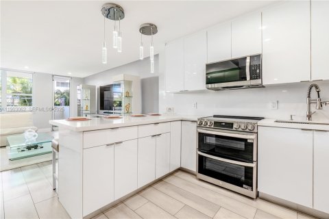 Condominio en alquiler en Miami Beach, Florida, 1 dormitorio, 82.68 m2 № 2054196 - foto 15