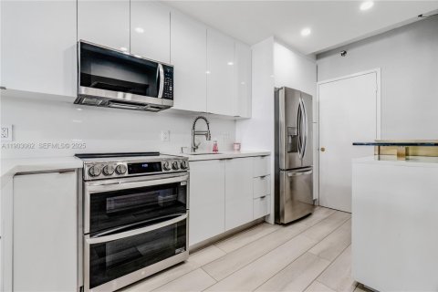 Condominio en alquiler en Miami Beach, Florida, 1 dormitorio, 82.68 m2 № 2054196 - foto 16