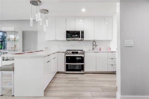 Condominio en alquiler en Miami Beach, Florida, 1 dormitorio, 82.68 m2 № 2054196 - foto 14