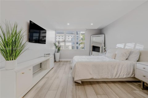 Condominio en alquiler en Miami Beach, Florida, 1 dormitorio, 82.68 m2 № 2054196 - foto 19