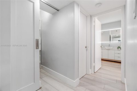 Condominio en alquiler en Miami Beach, Florida, 1 dormitorio, 82.68 m2 № 2054196 - foto 17