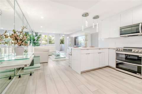Condominio en alquiler en Miami Beach, Florida, 1 dormitorio, 82.68 m2 № 2054196 - foto 3