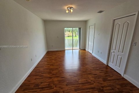 Touwnhouse à vendre à Miramar, Floride: 3 chambres, 117.99 m2 № 2012137 - photo 8