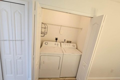 Touwnhouse à vendre à Miramar, Floride: 3 chambres, 117.99 m2 № 2012137 - photo 15