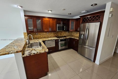 Touwnhouse à vendre à Miramar, Floride: 3 chambres, 117.99 m2 № 2012137 - photo 3