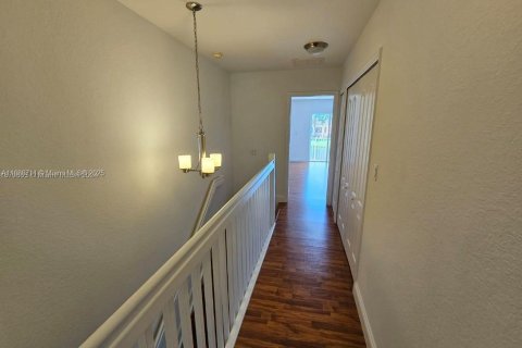 Touwnhouse à vendre à Miramar, Floride: 3 chambres, 117.99 m2 № 2012137 - photo 9