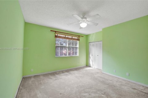 Townhouse in Weston, Florida 2 bedrooms, 117.15 sq.m. № 1991060 - photo 23