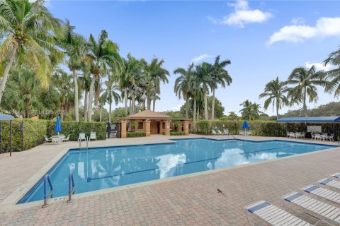 Townhouse in Weston, Florida 2 bedrooms, 117.15 sq.m. № 1991060 - photo 28