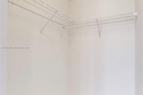 Townhouse in Weston, Florida 2 bedrooms, 117.15 sq.m. № 1991060 - photo 20