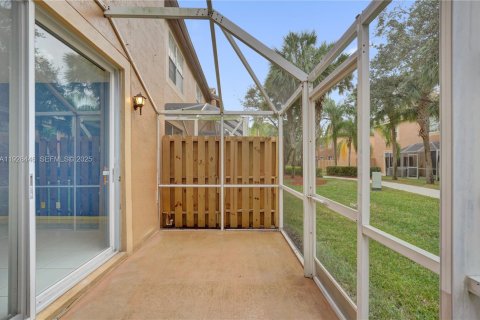 Townhouse in Weston, Florida 2 bedrooms, 117.15 sq.m. № 1991060 - photo 15