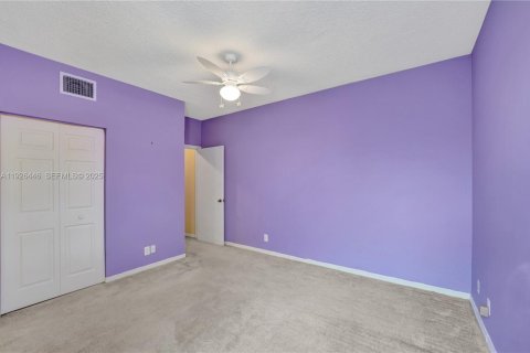 Townhouse in Weston, Florida 2 bedrooms, 117.15 sq.m. № 1991060 - photo 19