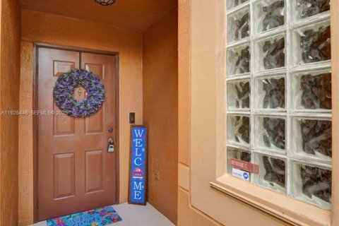 Townhouse in Weston, Florida 2 bedrooms, 117.15 sq.m. № 1991060 - photo 4