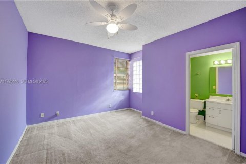 Townhouse in Weston, Florida 2 bedrooms, 117.15 sq.m. № 1991060 - photo 18