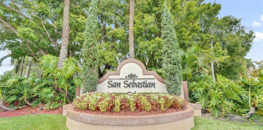 Townhouse in Weston, Florida 2 bedrooms, 117.15 sq.m. № 1991060