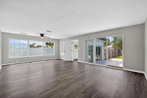 House in Daytona Beach, Florida 4 bedrooms, 196.02 sq.m. № 2100897 - photo 10