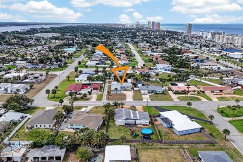 House in Daytona Beach, Florida 4 bedrooms, 196.02 sq.m. № 2100897 - photo 2