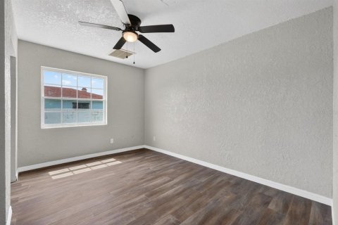 House in Daytona Beach, Florida 4 bedrooms, 196.02 sq.m. № 2100897 - photo 17