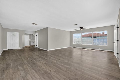 House in Daytona Beach, Florida 4 bedrooms, 196.02 sq.m. № 2100897 - photo 11