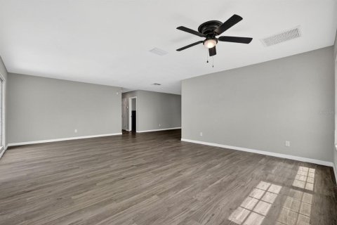 House in Daytona Beach, Florida 4 bedrooms, 196.02 sq.m. № 2100897 - photo 12