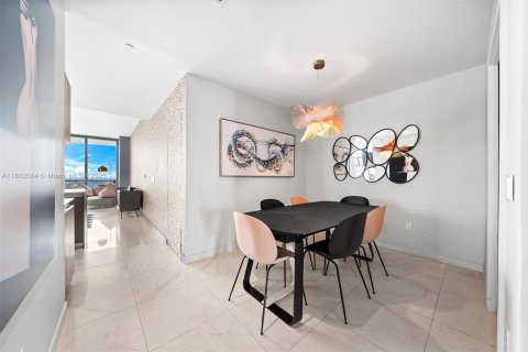 Condominio en venta en Miami, Florida, 3 dormitorios, 153.2 m2 № 1686201 - foto 15