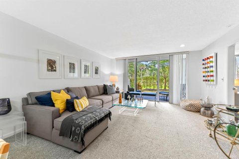 Condo in Lake Worth, Florida, 2 bedrooms № 2261119 - photo 5