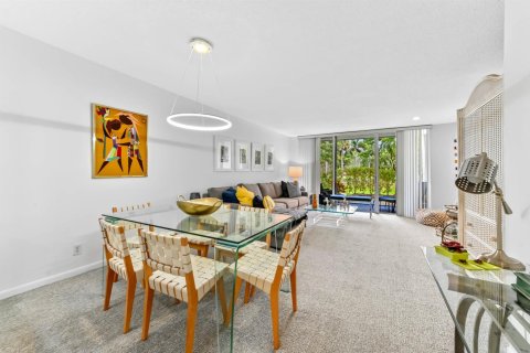 Condo in Lake Worth, Florida, 2 bedrooms № 2261119 - photo 13