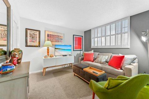 Condo in Lake Worth, Florida, 2 bedrooms № 2261119 - photo 20