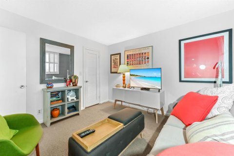 Condo in Lake Worth, Florida, 2 bedrooms № 2261119 - photo 22