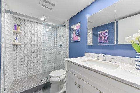 Condo in Lake Worth, Florida, 2 bedrooms № 2261119 - photo 18