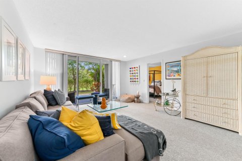 Condo in Lake Worth, Florida, 2 bedrooms № 2261119 - photo 6