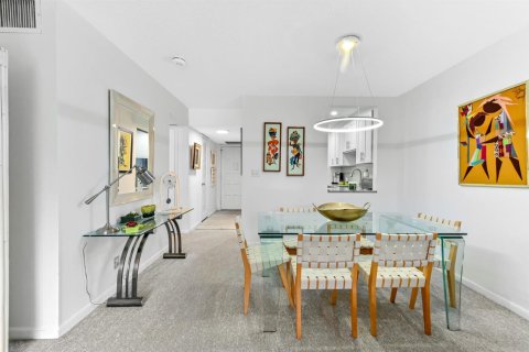 Condo in Lake Worth, Florida, 2 bedrooms № 2261119 - photo 14