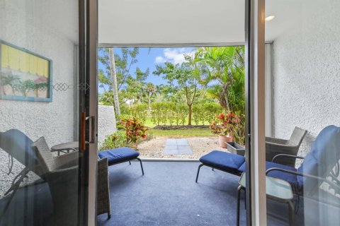 Condo in Lake Worth, Florida, 2 bedrooms № 2261119 - photo 24
