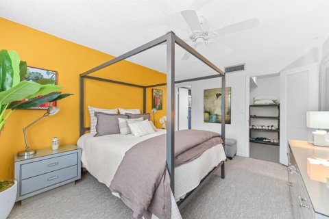 Condo in Lake Worth, Florida, 2 bedrooms № 2261119 - photo 17