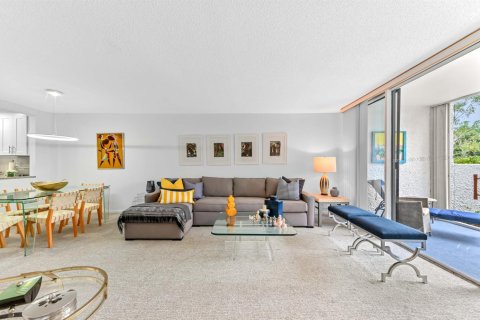 Condo in Lake Worth, Florida, 2 bedrooms № 2261119 - photo 7