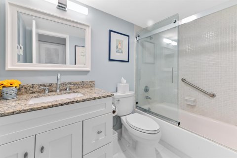 Condo in Lake Worth, Florida, 2 bedrooms № 2261119 - photo 23
