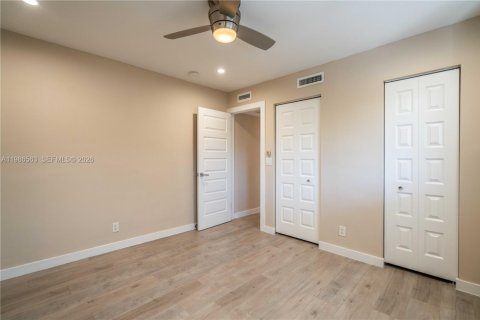 Снять в аренду квартиру в Форт-Лодердейл, Флорида 2 спальни, 92.9м2, № 2048108 - фото 14