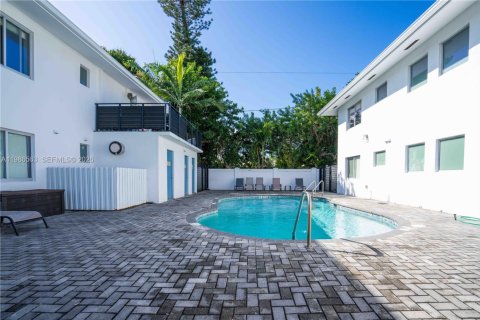 Снять в аренду квартиру в Форт-Лодердейл, Флорида 2 спальни, 92.9м2, № 2048108 - фото 2