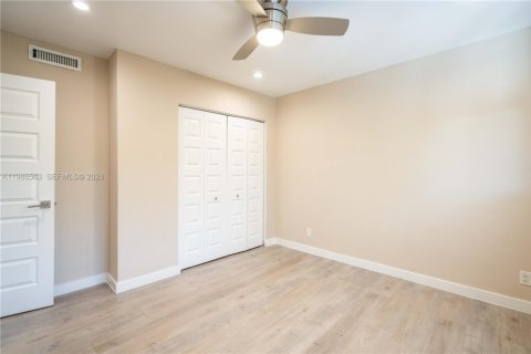 Снять в аренду квартиру в Форт-Лодердейл, Флорида 2 спальни, 92.9м2, № 2048108 - фото 9