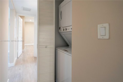 Снять в аренду квартиру в Форт-Лодердейл, Флорида 2 спальни, 92.9м2, № 2048108 - фото 16