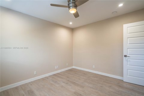 Снять в аренду квартиру в Форт-Лодердейл, Флорида 2 спальни, 92.9м2, № 2048108 - фото 15