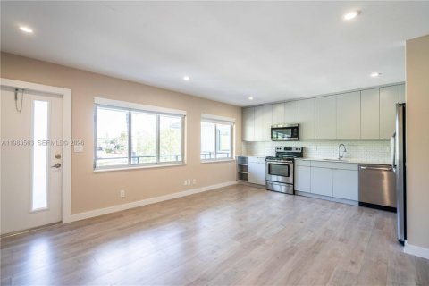 Снять в аренду квартиру в Форт-Лодердейл, Флорида 2 спальни, 92.9м2, № 2048108 - фото 3