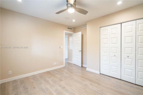 Снять в аренду квартиру в Форт-Лодердейл, Флорида 2 спальни, 92.9м2, № 2048108 - фото 10