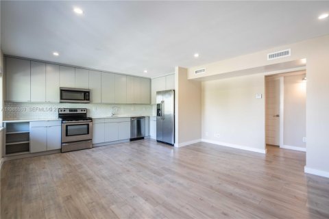 Снять в аренду квартиру в Форт-Лодердейл, Флорида 2 спальни, 92.9м2, № 2048108 - фото 4