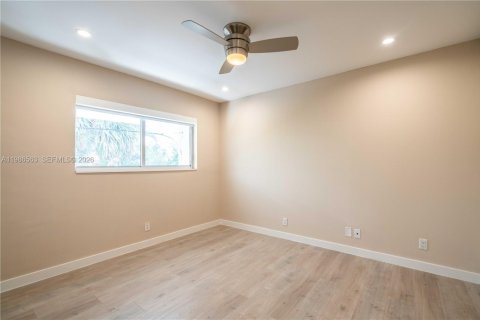 Снять в аренду квартиру в Форт-Лодердейл, Флорида 2 спальни, 92.9м2, № 2048108 - фото 12