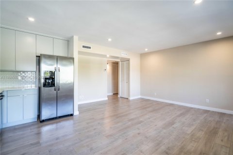 Снять в аренду квартиру в Форт-Лодердейл, Флорида 2 спальни, 92.9м2, № 2048108 - фото 5