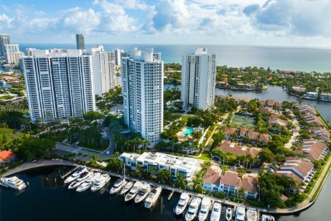 Condominio en venta en Aventura, Florida, 3 dormitorios, 173.91 m2 № 1980174 - foto 29