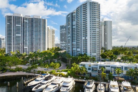 Condominio en venta en Aventura, Florida, 3 dormitorios, 173.91 m2 № 1980174 - foto 30