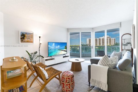 Condominio en venta en Aventura, Florida, 3 dormitorios, 173.91 m2 № 1980174 - foto 2