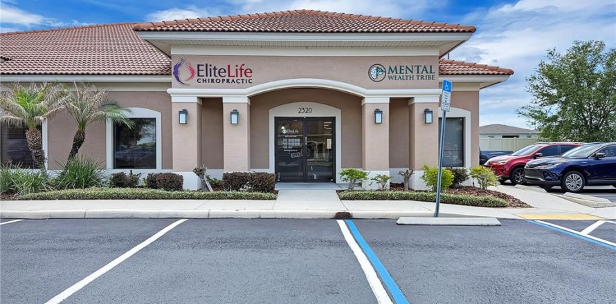 Commercial property in Davenport, Florida 127.46 sq.m. № 2213841