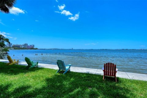 Copropriété à vendre à Sarasota, Floride: 2 chambres, 117.24 m2 № 2133360 - photo 28